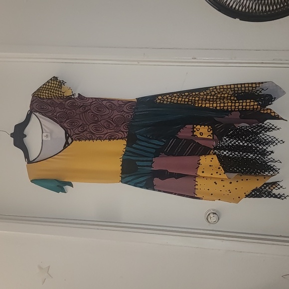 Size large outfit and wig - Picture 4 of 5